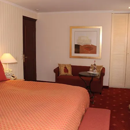 Romantik Im Roehl 호텔 4*