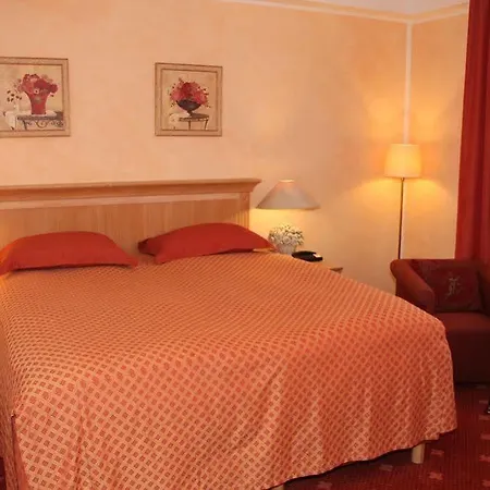 Romantik Im Roehl 호텔 4*